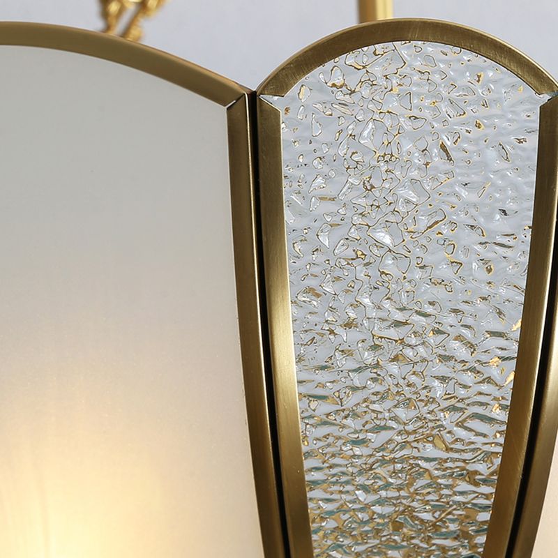Messing mandvormige kroonluchter koloniale stijl getextureerd wit glas 4-licht eetkamer hanglampje