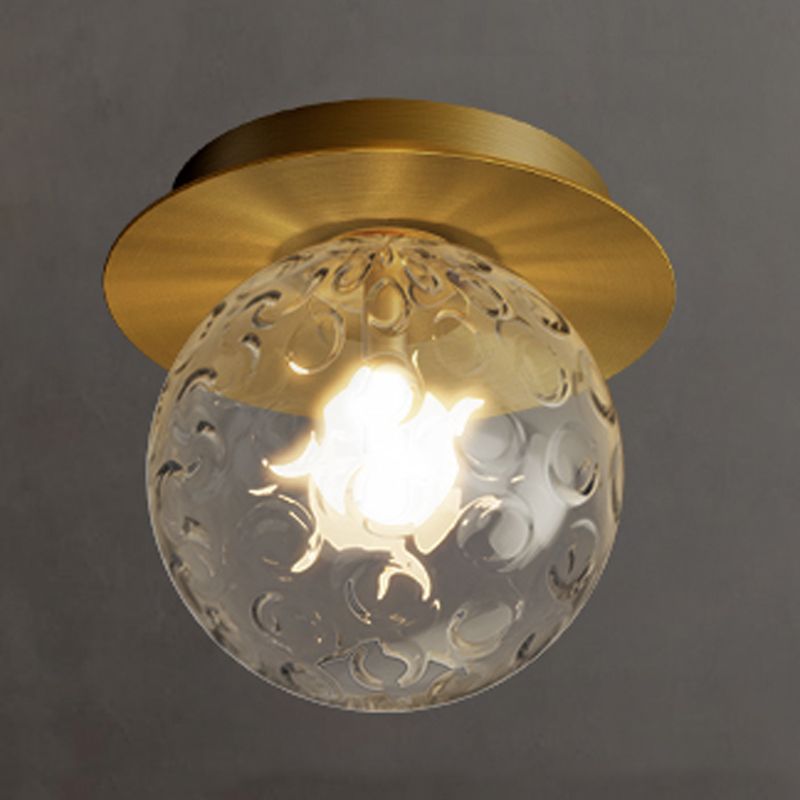Lámpara de techo de globo de cobre de estilo artístico moderno con montaje empotrado dorado de vidrio ondulado para pasillo