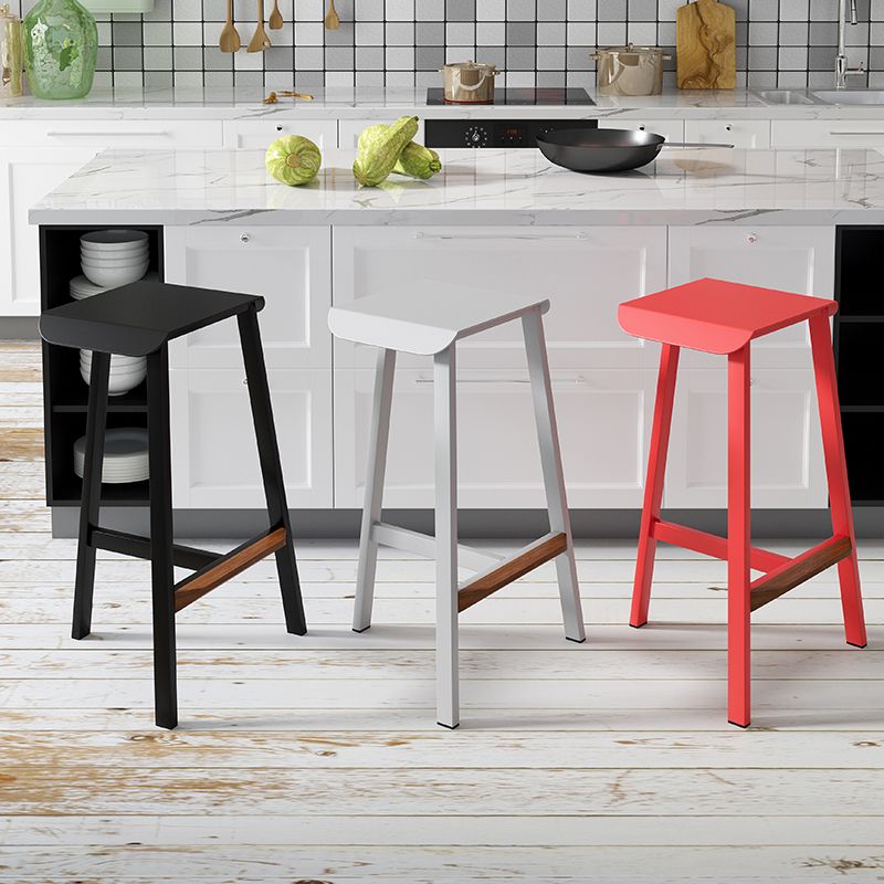 Taburete de bar simple sin respaldo de metal industrial 26" H Taburete alto interior con asiento cuadrado