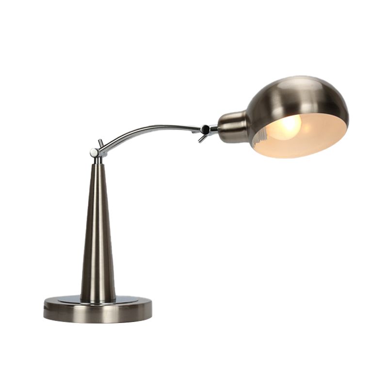 Luz de lectura de tono de cúpula industrial 1 lámpara de mesa enchufable de metal ligero en negro/plateado con brazo ajustable