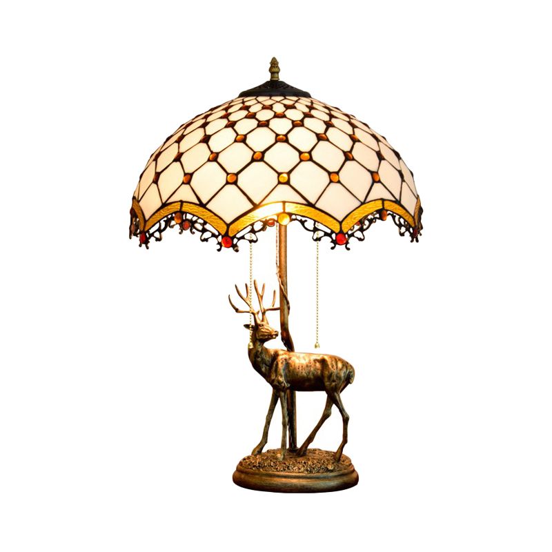 Wellenkantenkreuz-Schatten-Tisch-Licht 2-Kopf-Gelb-weiß/blau-brauner Tiffany Pull-Chain-Nachtlampe mit Hirschbasis