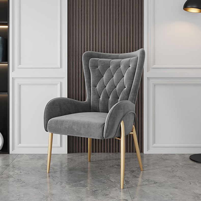 El comedor del metal de Glam preside la silla tapizada del brazo lateral para el uso en el hogar