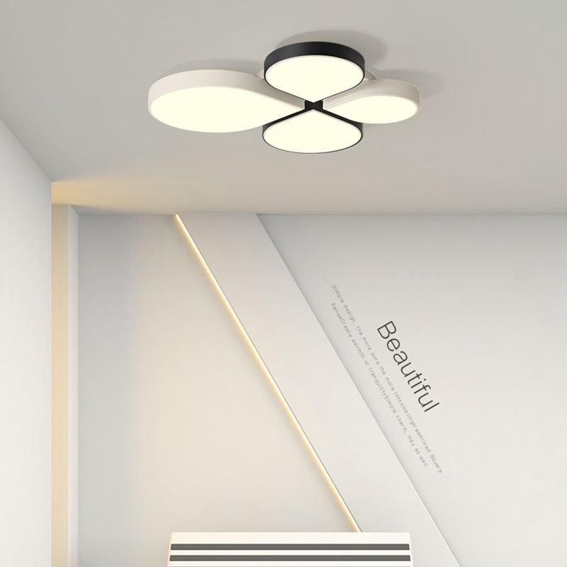 Plafonnier LED en acrylique à 4 lumières de style moderne et concis, plafonnier géométrique en fer laqué