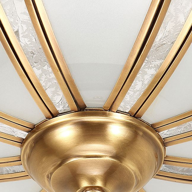 Lampada a montaggio soffitto in ottone ombreggiata tradizionale soggiorno in vetro vicino alla luce del soffitto