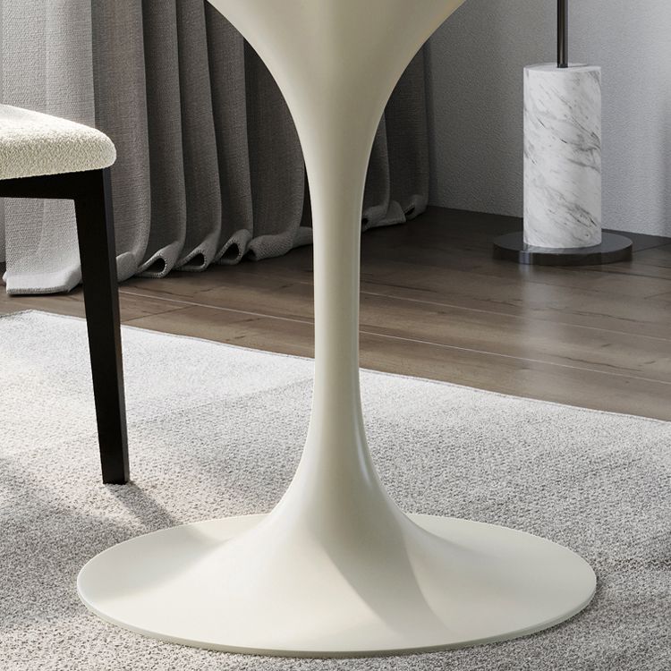 Dinettetafel in eigentijdse stijl, rond stenen meubilair met tulponderstel