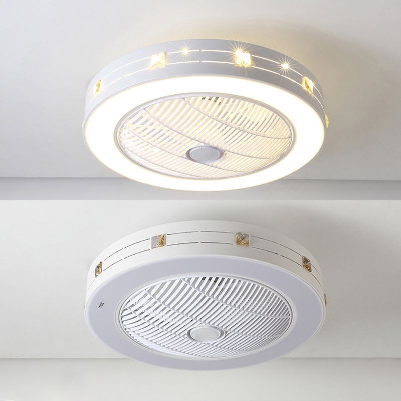 Weiß ausgehöhlter Deckenventilator Nordic Metal LED Runde Halbblüzlicht für Schlafzimmer