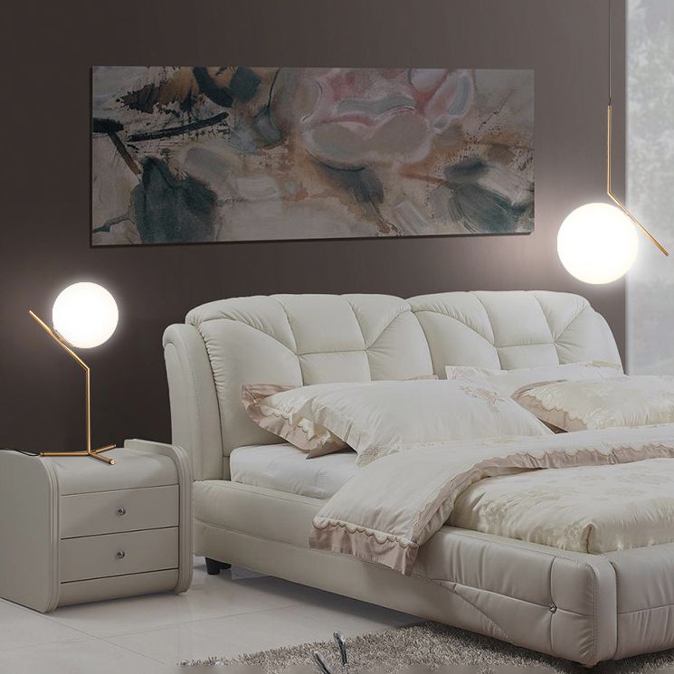 Brass Globe Single Pendant Light in Modern Creative Style Fer Whited Fon Lamping avec une teinte en verre