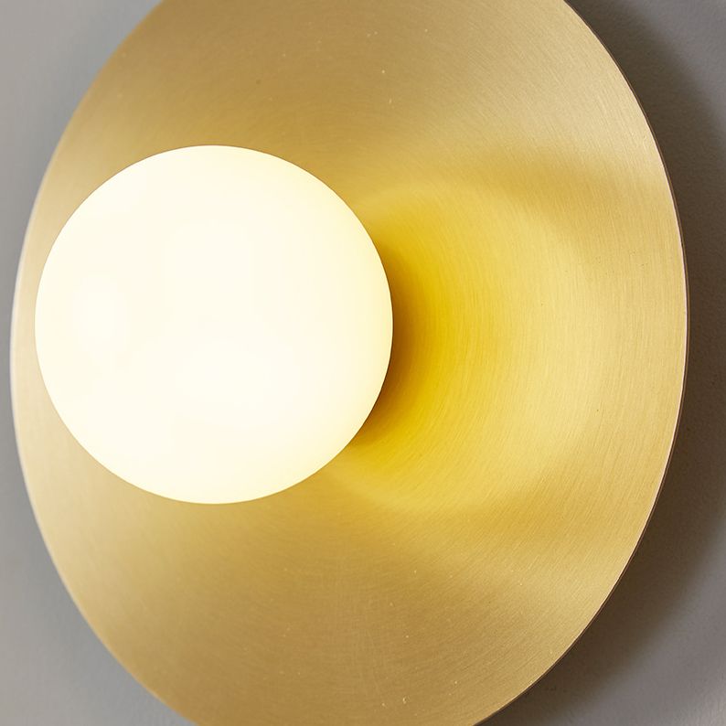 Modern Style Wall Lamp Metallic Wall Light Sconce for Bedroom