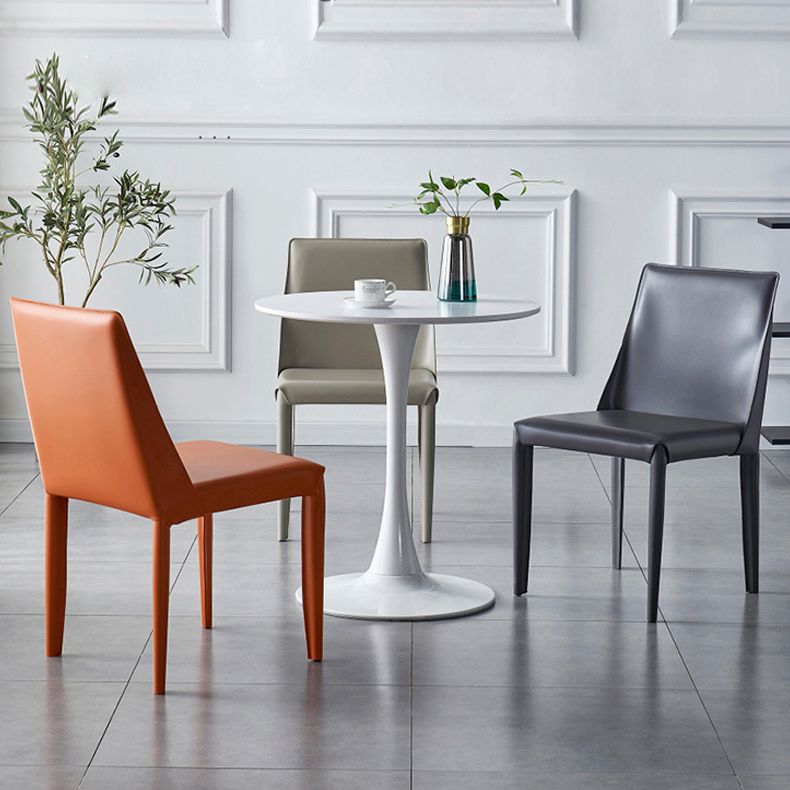 Silla de comedor de cuero moderna, silla sin brazos de metal para uso doméstico (juego de 2)