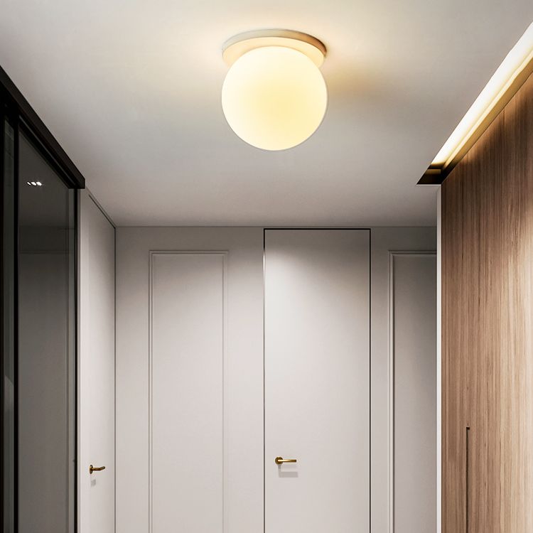 Minimalistische Deckenleuchte, weiße Kugel-Deckenleuchte mit Glasschirm