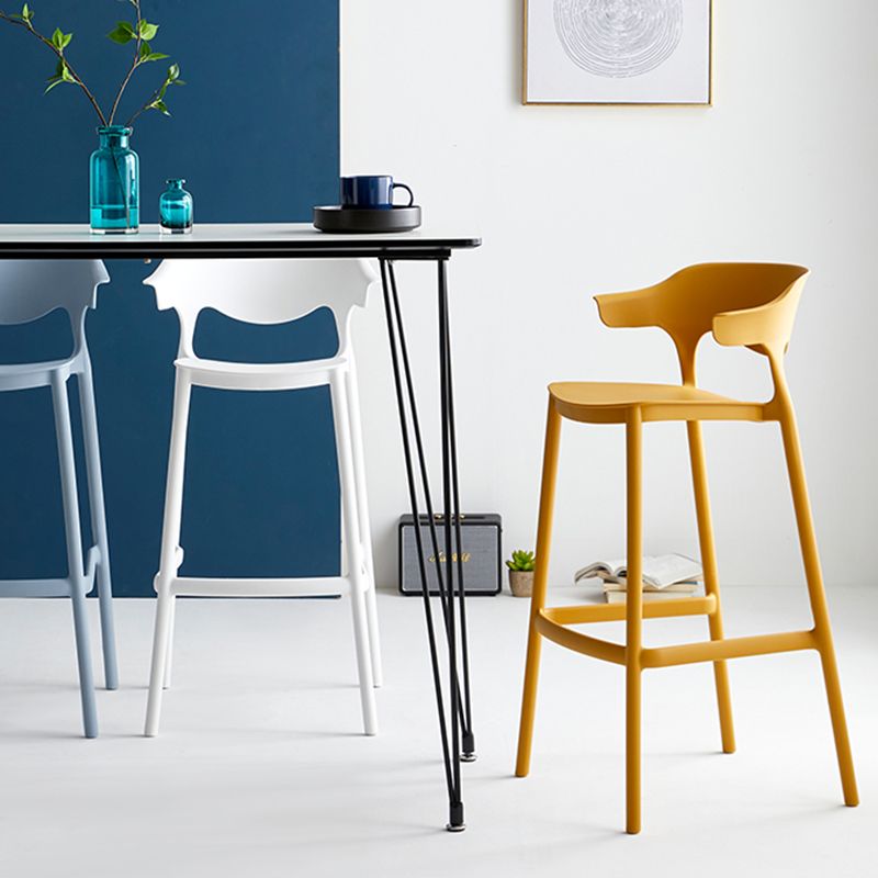 Taburete de bar con asientos de plástico de estilo nórdico, taburete de bar colorido con respaldo de 4 patas (juego de 2)