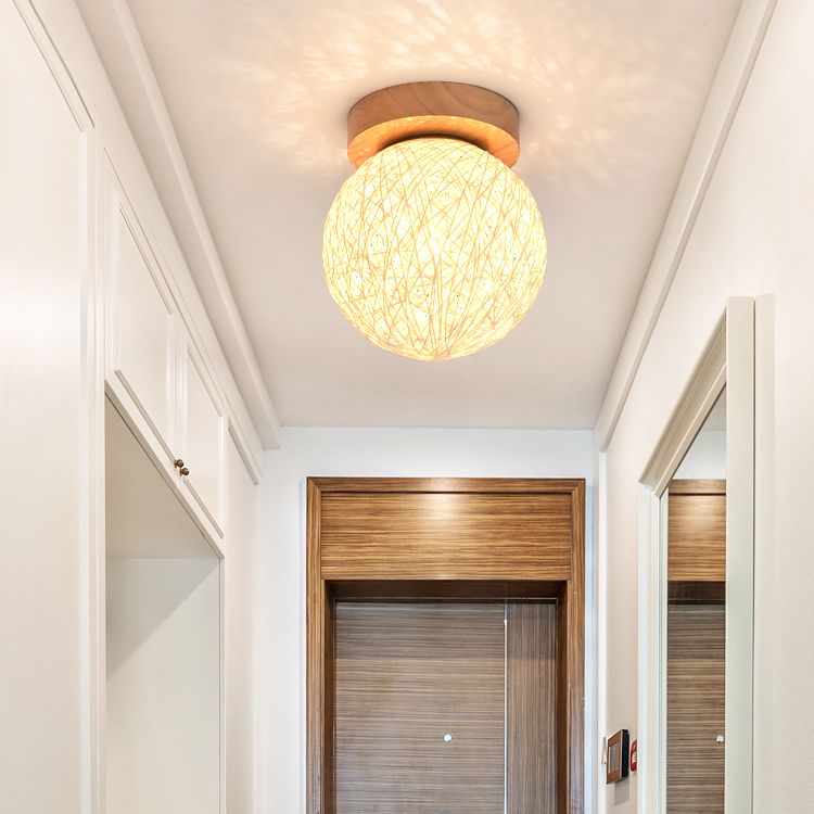 Moderne, schattige Deckeneinbauleuchte aus hellem Holz, Gang-Deckenleuchte aus Holz