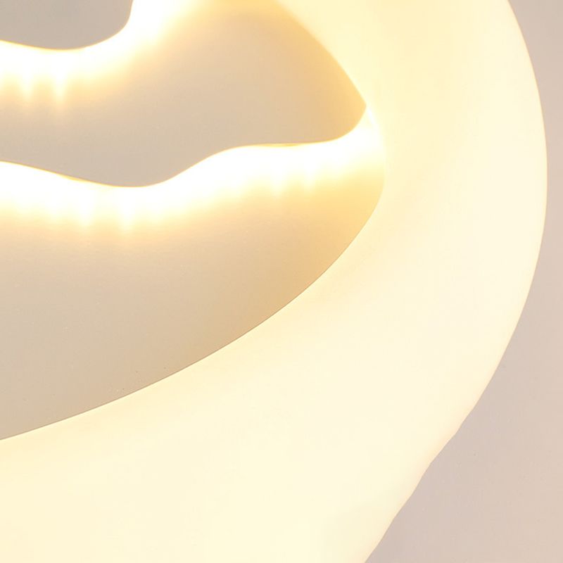 Minimalist LED Flush Mount Acrylic Round Ceiling Flush in White Finish