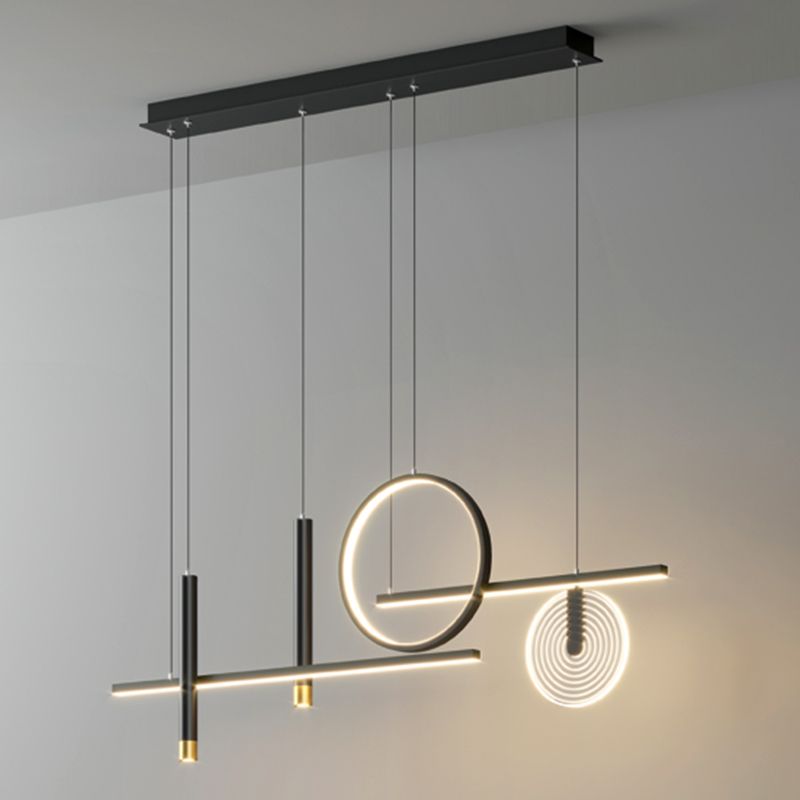 Impostazione dell'illuminazione del lampadario ombreggiato in metallo per la sala da pranzo