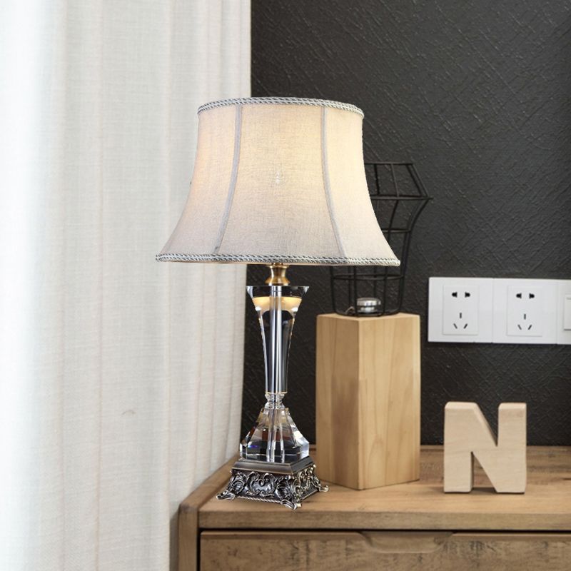 Crema grigio tavolino conico a conico leggero tessuto in campagna 1 camera da letto leggera lampada da comodino con base di cristallo