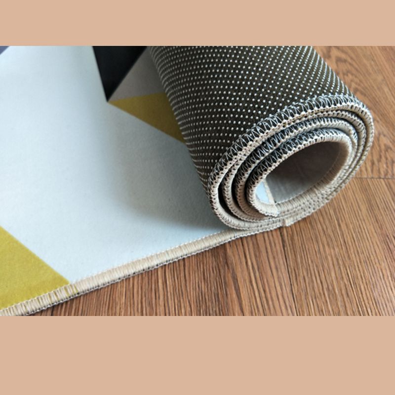 Color Mixed Triangle Print Rug Polyester Contemporary Anti-Slip Backing Indoor Rug for Living Room