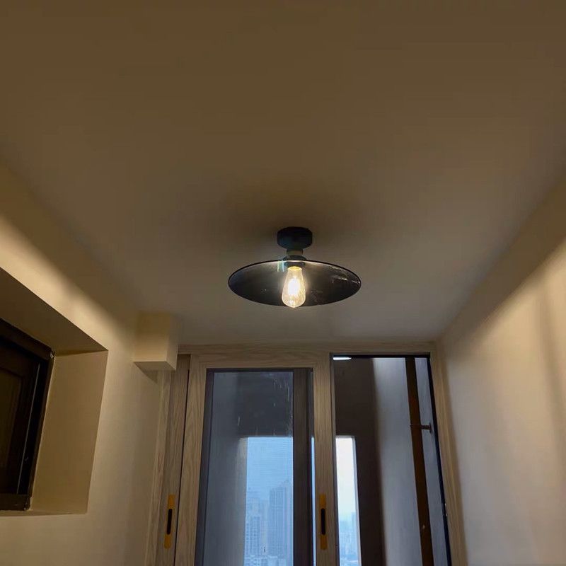Noir près de lampe à plafond style industriel metal de plafond évasé