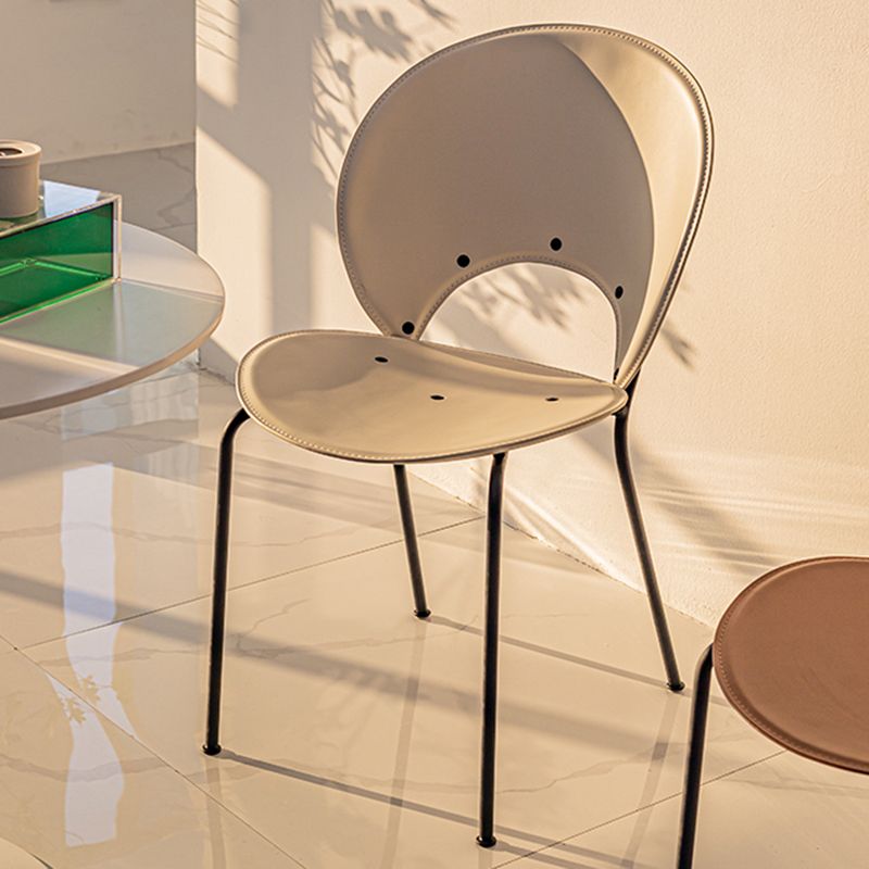 Sillas de comedor de estilo moderno, sillas laterales sin brazos con respaldo abierto y patas de metal para cocina