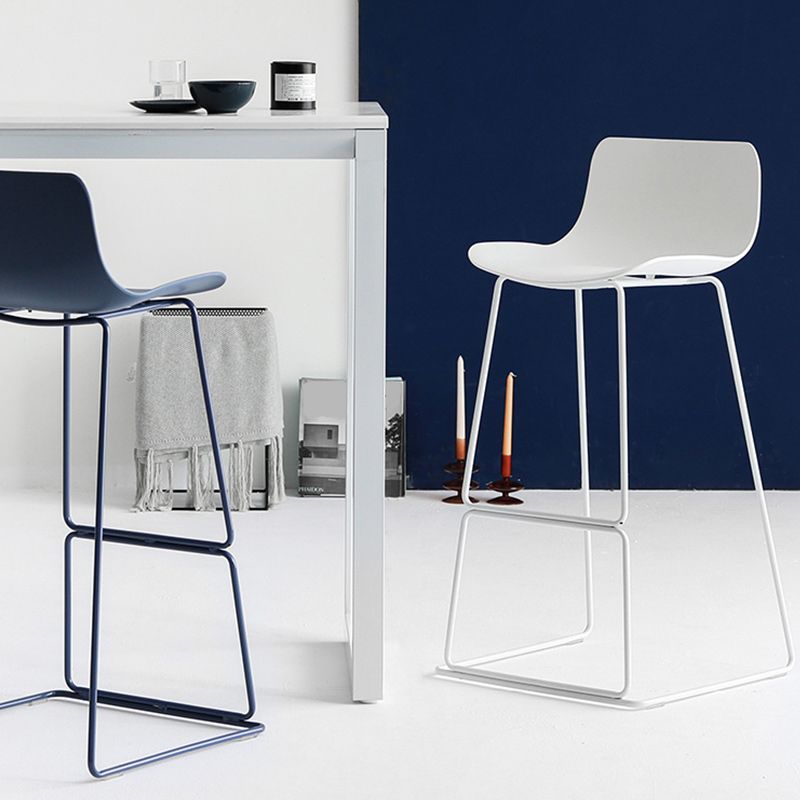 Modern Style Bar-stool Bucket Plastic Bar Stool with Metal Legs for Home