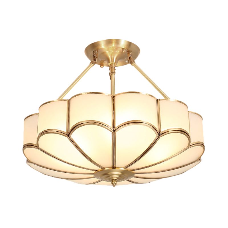 Geschulpte slaapkamer semi-inbouw licht traditionalisme metaal 4/6 lampen messing plafondarmatuur, 18"/23,5" W