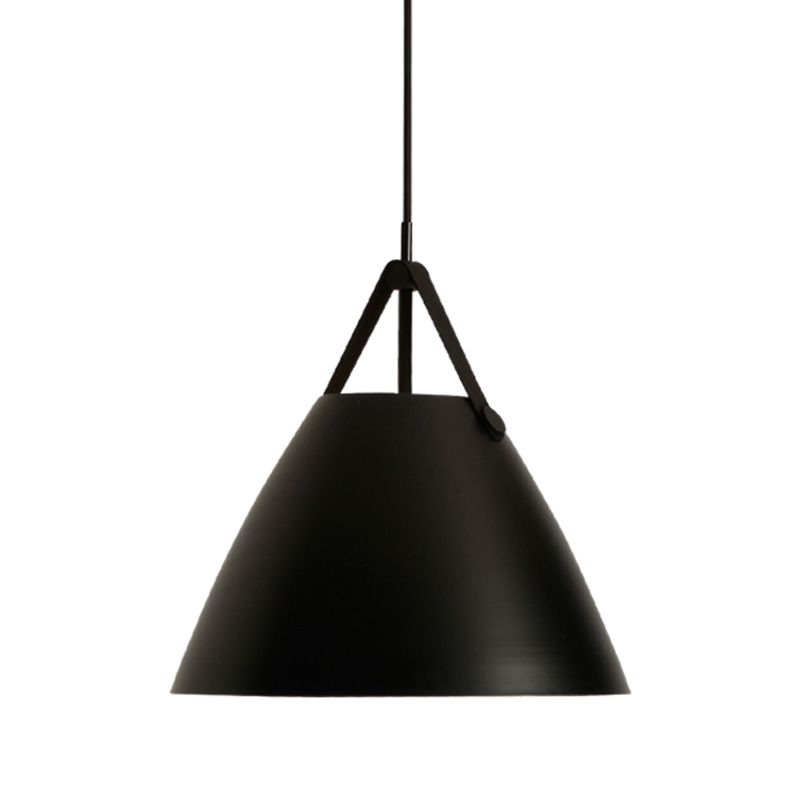 Lumière suspendue en métal