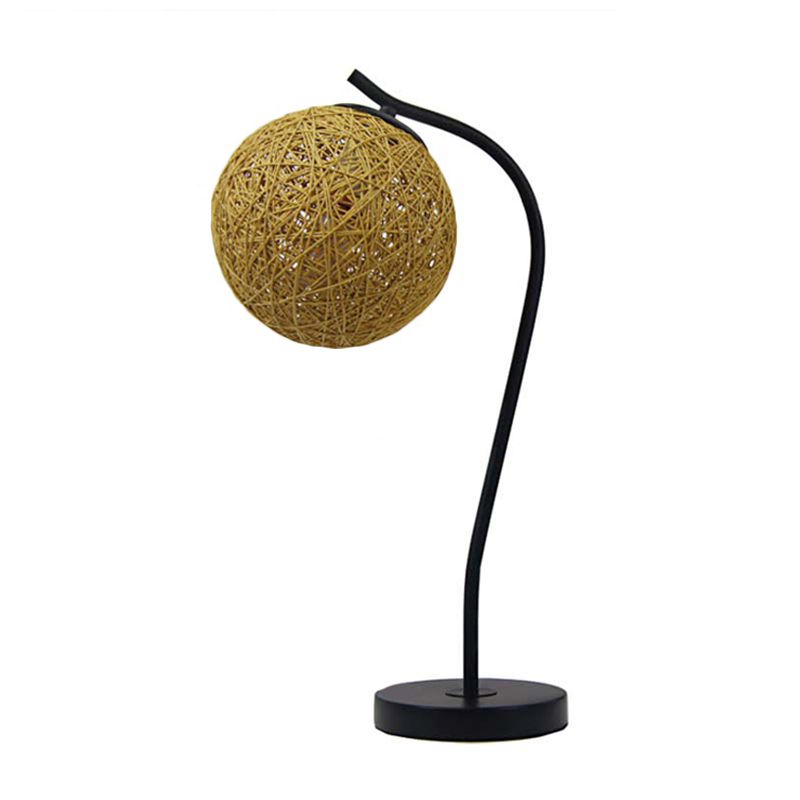 Lampada da tavolo fatta a mano gialla/avorio in stile campagna da tavolo a 1 luce con tonalità a sfera per camera da letto