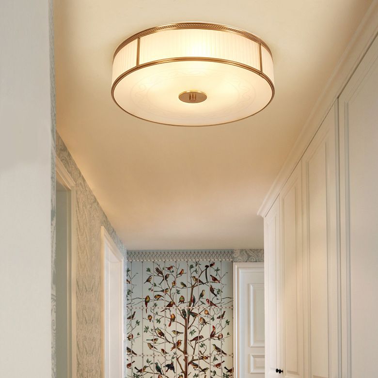 Plafonnier circulaire doré de style artistique colonial, plafonnier d'intérieur en cuivre avec abat-jour en verre