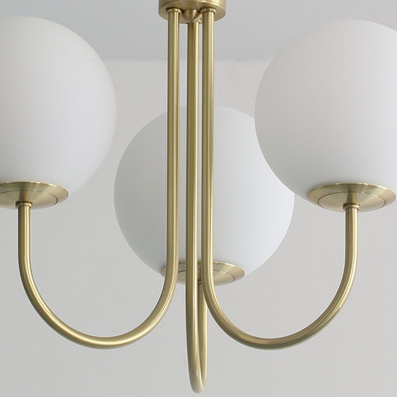 Witte glazen bol ophanging verlichtingsarmaturen moderne stijl 3-lights hanger kroonluchter in messing