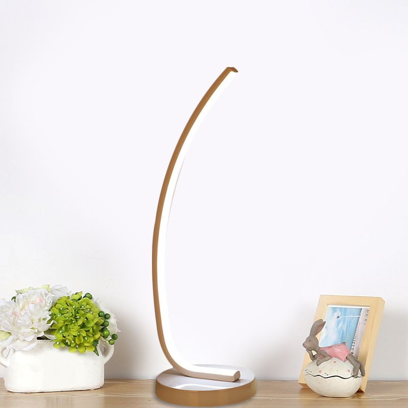 Bend lineaire slaapkamer nachtlamp Metallic LED modernisme tafellicht in zwart/wit voor studieruimte