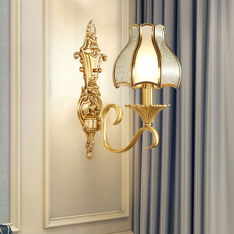 Luz de montaje de pared de brote de latón Luz de pared de la sala de estar de vidrio biselado tradicional