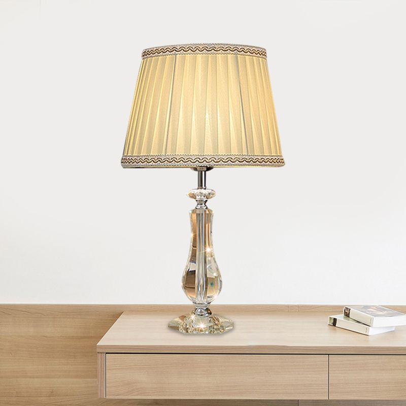 1 hoofd uitlopende/geplooide schaduwtafellamp Traditioneel beige beige/bordeaux/hemelblauwe stof nachtkastje lamp met kristallen kolom