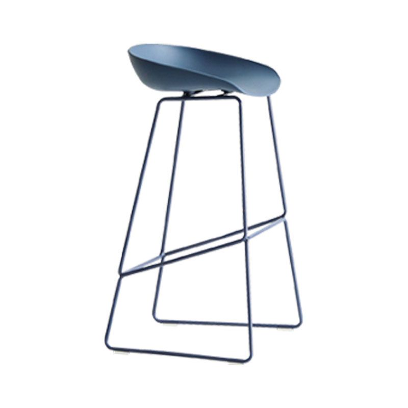 Moderner Barhocker mit Schlittenbeinen, PP-Schalensitz-Barhocker für Thekenbar