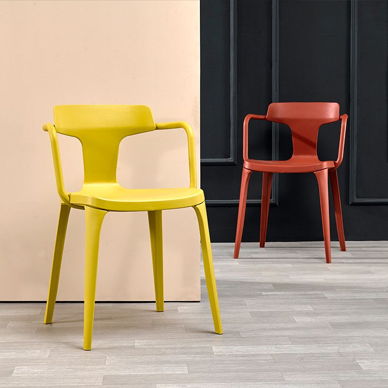 Chaise de bras à la maison contemporaine dos en plastique en plastique empilable chaise de salle à manger empilable