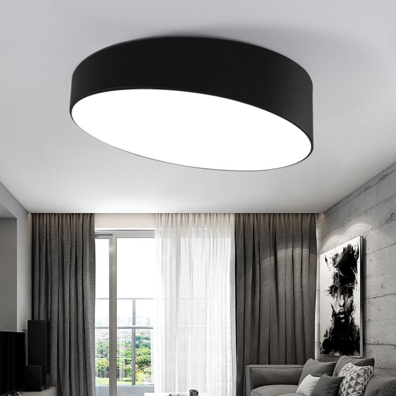 Schuine LED-plafondlamp Noordse metalen slaapkamerinbouwlamp met ronde acrylkap
