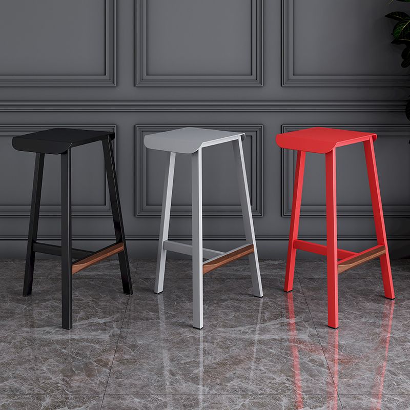 Taburete de bar simple sin respaldo de metal industrial 26" H Taburete alto interior con asiento cuadrado