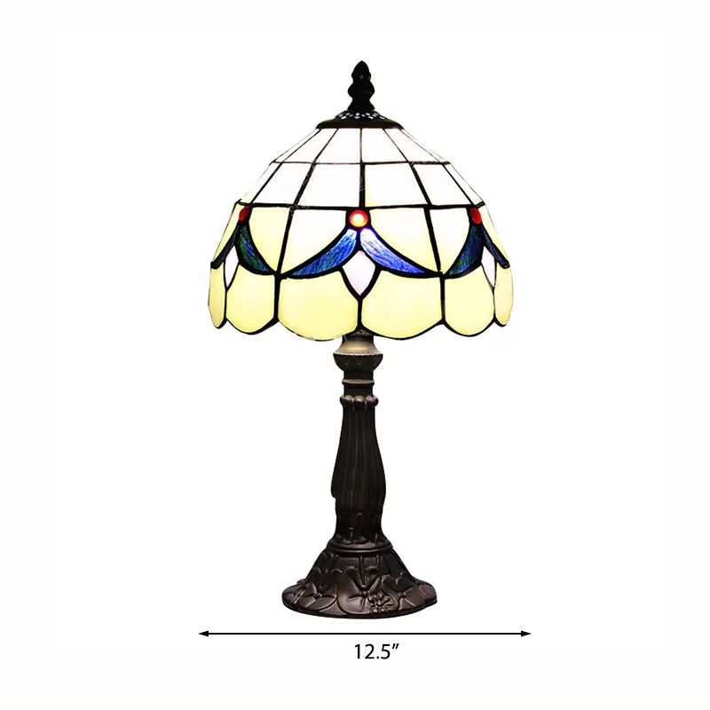 Lampe de table à floral avec dôme en verre taché de vitrail rustique éclairage en beige pour la lecture