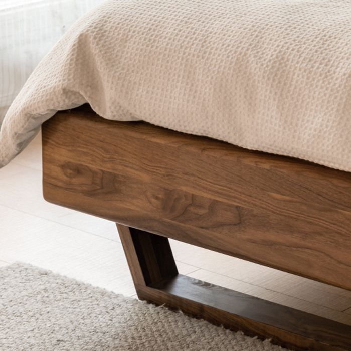 Contemporary Panel Standard Bed Solid Wood Bed with Rectangular Headboard