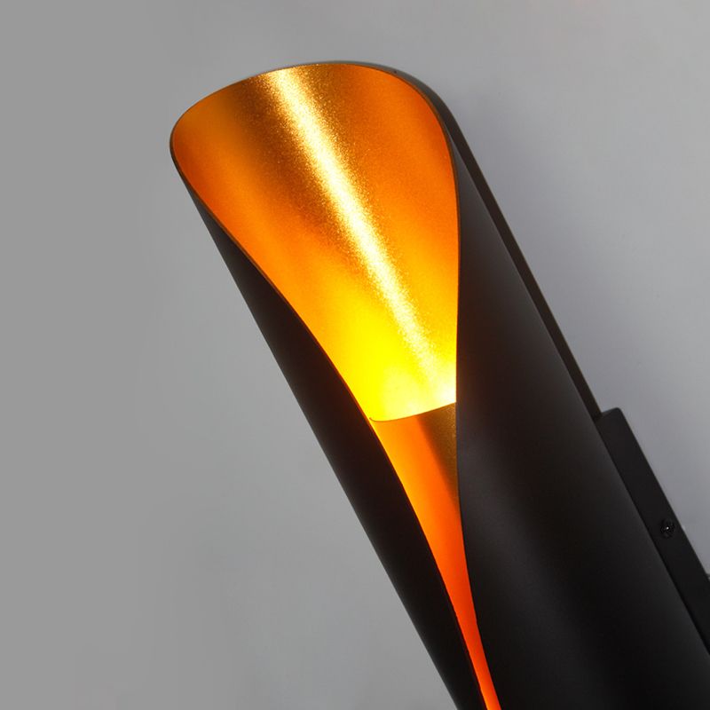 Lámpara de pared de retroiluminación de estilo de pared de metal de estilo posmoderno para el corredor de la noche