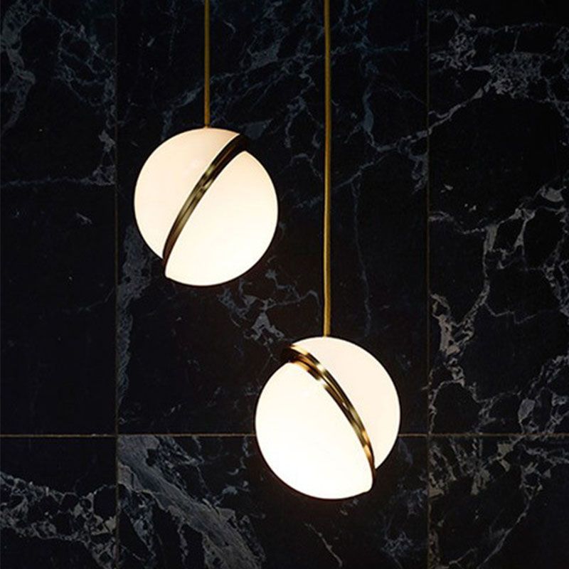 Luz de colgante de bola acrílica blanca Lámpara de suspensión de techo de una cabeza para dormitorio