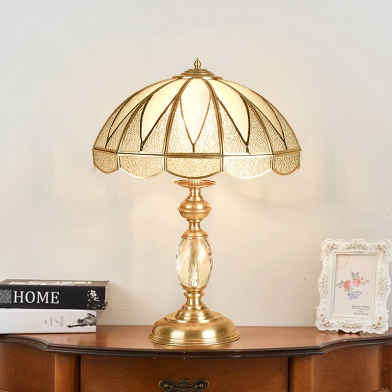Goud 1 koptafel licht koloniaal beige en matglazen koepel 12 "/16" brede nachtkastje lamp voor het bed