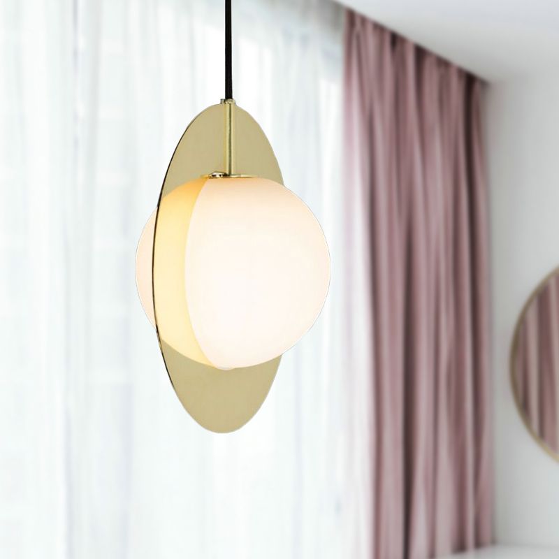 Lámpara colgante de vidrio blanco globe posmoderno 1 cabeza colgante de techo con anillo de oro