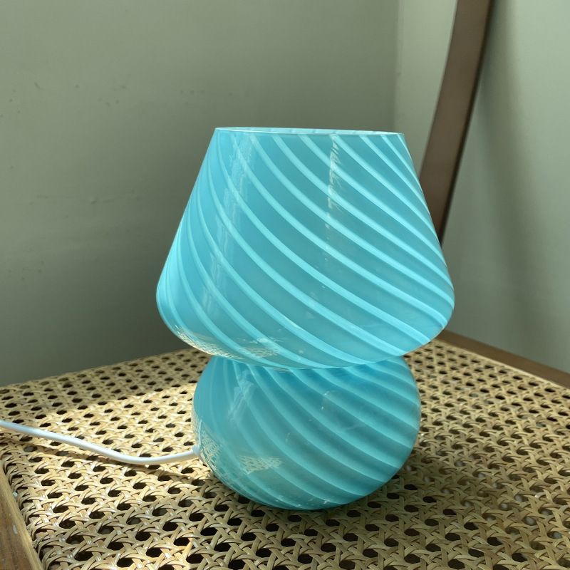 Moderne Kegel Nachtischlampe eine leichte Nachttischlampe
