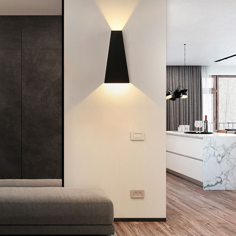 Iluminación de pared de sombra geométrica de metal estilo moderno 2 luces livianas montadas en la pared