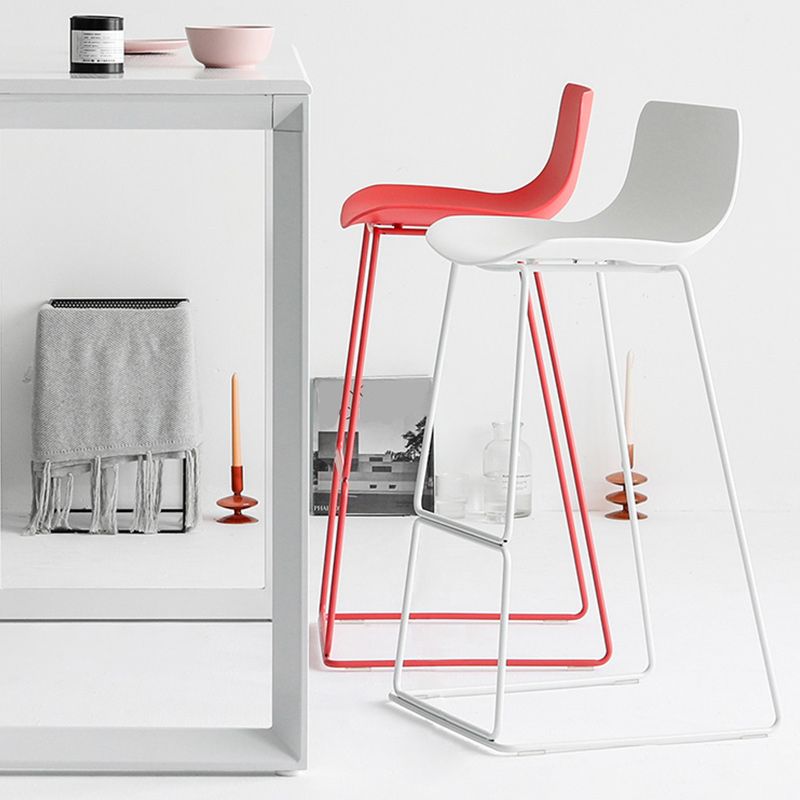 Modern Style Bar-stool Bucket Plastic Bar Stool with Metal Legs for Home