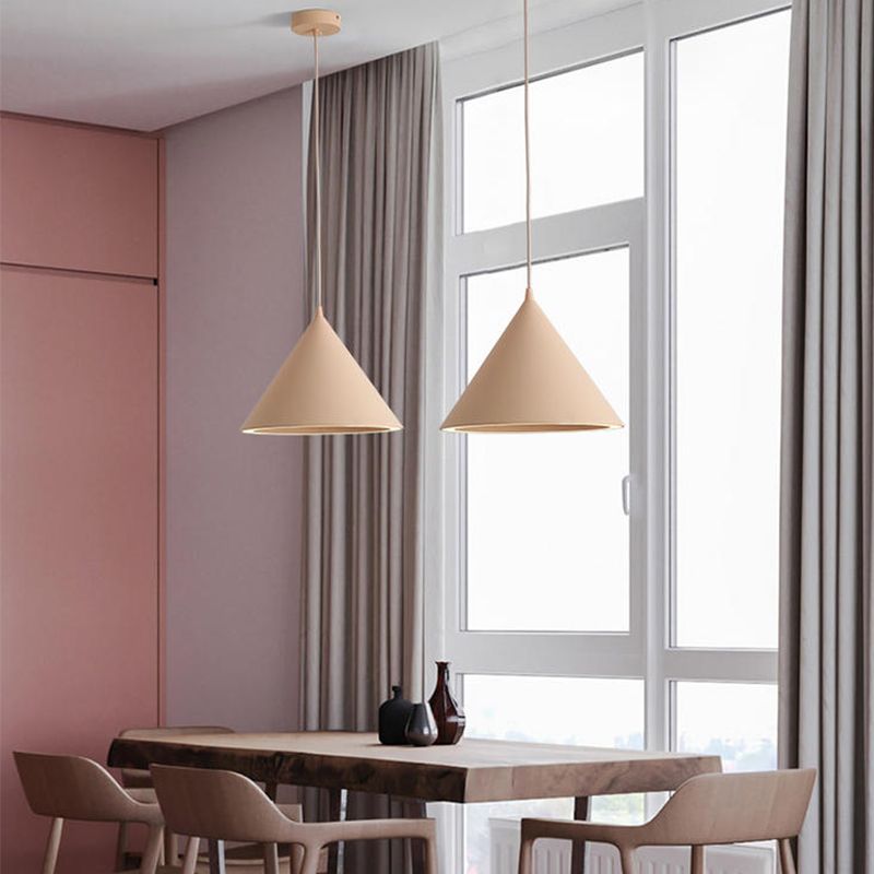 Forme de cône en métal Lumières suspendues modernes Macaron style 1 pendentif lumineux Light pour salle à manger