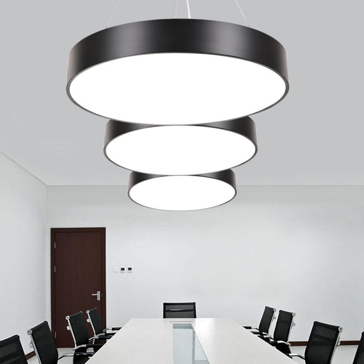 Lampes suspendues moderniste en métal avec des luminaires d'éclairage pendentif à LED à l'ombre acrylique