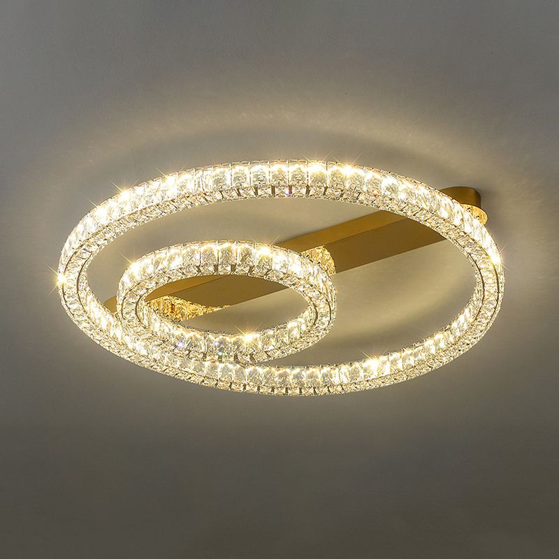 Moderne, runde Deckenleuchte aus Kristallglas in Gold für das Wohnzimmer