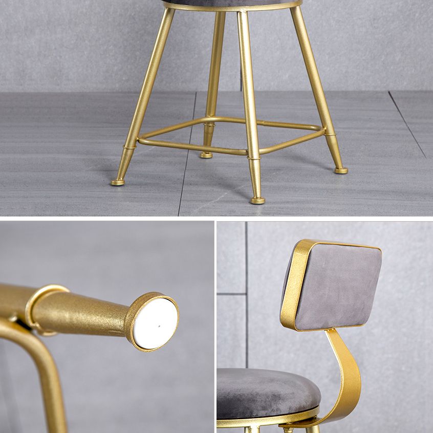 Samt Glam Low Back Back Stuhl Runder Innenschuhe mit goldenen Eisenbeinen