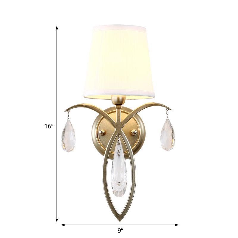 1 luce da parete conico leggera moderna fonce in tessuto elegante con lacrima cristallo deco in ottone per camera da letto