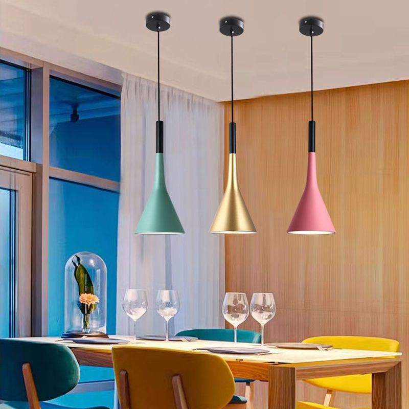 1 Lichthängeleuchte moderne Anhängerlampe mit Eisenschatten für Wohnzimmer